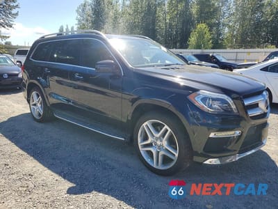 Czwarte zdjęcie samochodu z boku: 2013 MERCEDES-BENZ GL 550 4MATIC VIN:4JGDF7DE5DA127000 - miniatura