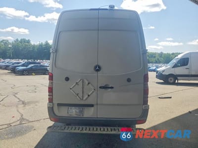 Zdjęcie 6 z 13 samochodu: 2012 MERCEDES-BENZ SPRINTER 2500 VIN:WD3PE8CB1C5693948 - miniatura