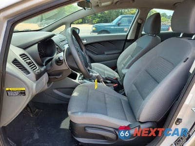 Zdjęcie 7 z 12 samochodu: 2017 KIA FORTE LX VIN:3KPFL4A73HE131138 - miniatura