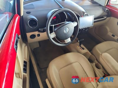 Zdjęcie 8 z 12 samochodu: 2006 VOLKSWAGEN NEW BEETLE CONVERTIBLE OPTION PACKAGE 1 VIN:3VWRF31Y56M327377 - miniatura
