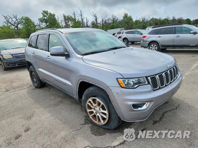 Czwarte zdjęcie samochodu z boku: 2019 JEEP GRAND CHEROKEE LAREDO VIN:1C4RJFAG0KC814749 - miniatura