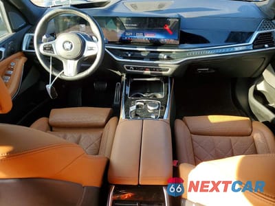 Zdjęcie 8 z 14 samochodu: 2025 BMW X7 XDRIVE40I VIN:5UX23EM0XS9Y26777 - miniatura