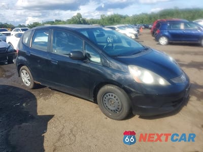 Czwarte zdjęcie samochodu z boku: 2011 HONDA FIT VIN:JHMGE8G32BS007729 - miniatura