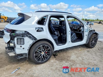 Trzecie zdjęcie samochodu z tyłu: 2024 PORSCHE CAYENNE VIN:WP1AL2AYXRDA33796 - miniatura