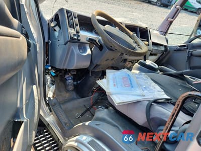Zdjęcie 8 z 12 samochodu: 2017 ISUZU NPR VIN:54DB4W1B1HS806893 - miniatura