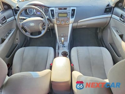 Zdjęcie 8 z 12 samochodu: 2010 HYUNDAI SONATA GLS VIN:5NPET4AC7AH601200 - miniatura