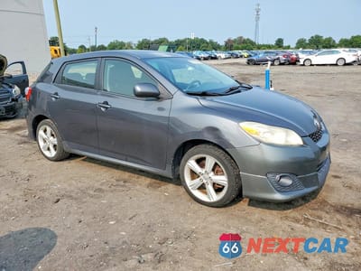Czwarte zdjęcie samochodu z boku: 2009 TOYOTA MATRIX S VIN:2T1KE40E69C004117 - miniatura