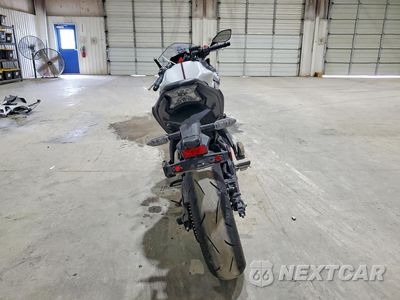 Czwarte zdjęcie samochodu z boku: 2026 KAWASAKI EX650 P VIN:ML5EXEP11TDAJ6943 - miniatura