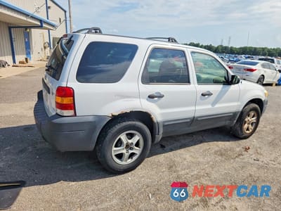 Trzecie zdjęcie samochodu z tyłu: 2006 FORD ESCAPE XLT VIN:1FMYU03146KB08965 - miniatura