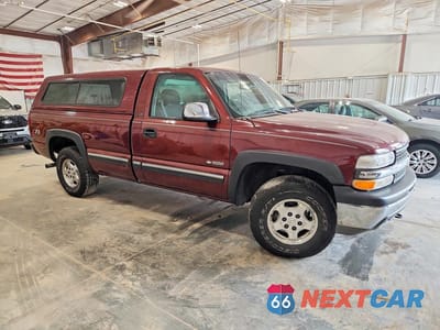 Czwarte zdjęcie samochodu z boku: 2001 CHEVROLET SILVERADO K1500 VIN:1GCEK14T81Z332937 - miniatura