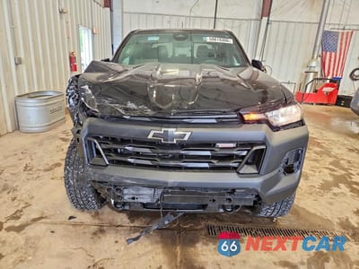 Piąte zdjęcie samochodu w środku: 2024 CHEVROLET COLORADO TRAIL BOSS VIN:1GCPTEEK6R1245924 - miniatura