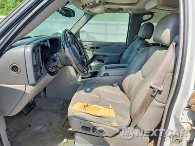 Zdjęcie 7 z 13 samochodu: 2004 CHEVROLET SUBURBAN K1500 VIN:3GNFK16Z44G278053 - miniatura