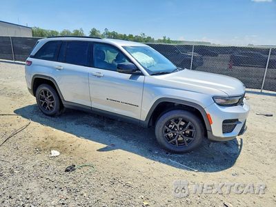 Czwarte zdjęcie samochodu z boku: 2024 JEEP GRAND CHEROKEE LAREDO VIN:1C4RJHAG1RC108587 - miniatura