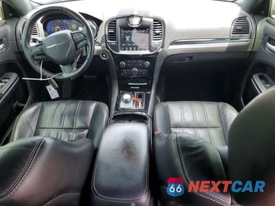 Zdjęcie 8 z 12 samochodu: 2019 CHRYSLER 300 S VIN:2C3CCABG3KH559565 - miniatura