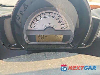 Zdjęcie 9 z 12 samochodu: 2010 SMART FORTWO PURE VIN:WMEEJ3BA4AK358154 - miniatura