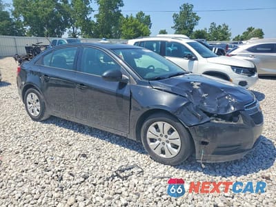 Czwarte zdjęcie samochodu z boku: 2013 CHEVROLET CRUZE LS VIN:1G1PA5SH0D7309212 - miniatura