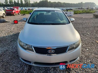 Piąte zdjęcie samochodu w środku: 2012 KIA FORTE EX VIN:KNAFU4A24C5514055 - miniatura