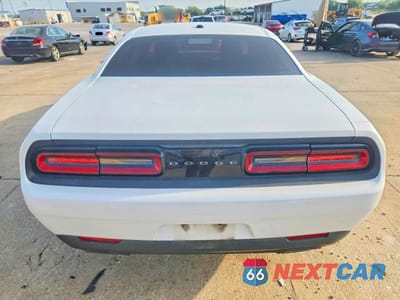 Zdjęcie 6 z 12 samochodu: 2015 DODGE CHALLENGER SXT VIN:2C3CDZAG3FH816369 - miniatura