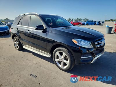 Czwarte zdjęcie samochodu z boku: 2017 MERCEDES-BENZ GLE 350 VIN:4JGDA5JB7HA947520 - miniatura