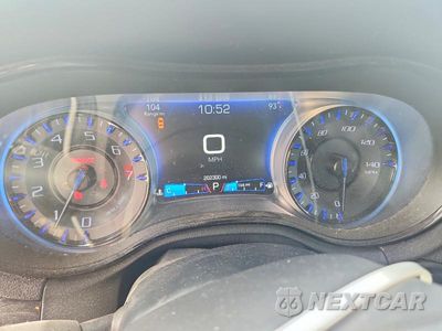 Zdjęcie 9 z 12 samochodu: 2018 CHRYSLER 300 S VIN:2C3CCABG7JH240457 - miniatura