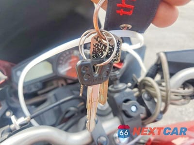 Zdjęcie 8 z 9 samochodu: 2011 YAMAHA FZ6 R VIN:JYARJ18E3BA006622 - miniatura