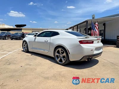 Trzecie zdjęcie samochodu z tyłu: 2018 CHEVROLET CAMARO SS VIN:1G1FH1R73J0131328 - miniatura