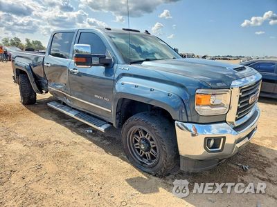 Czwarte zdjęcie samochodu z boku: 2015 GMC SIERRA K2500 SLT VIN:1GT12ZEG1FF159592 - miniatura