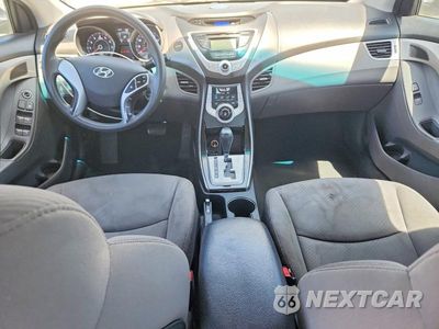 Zdjęcie 8 z 12 samochodu: 2012 HYUNDAI ELANTRA GLS VIN:5NPDH4AE5CH132948 - miniatura
