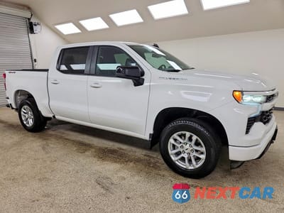 Czwarte zdjęcie samochodu z boku: 2026 CHEVROLET SILVERADO K1500 RST VIN:1GCUKEED0TZ124015 - miniatura
