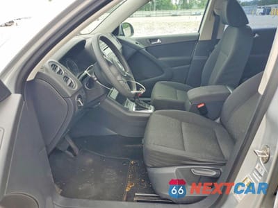 Zdjęcie 7 z 13 samochodu: 2012 VOLKSWAGEN TIGUAN S VIN:WVGAV7AX4CW548008 - miniatura