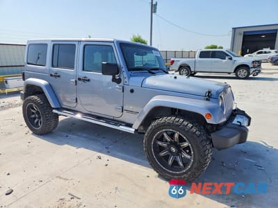 Czwarte zdjęcie samochodu z boku: 2015 JEEP WRANGLER UNLIMITED SAHARA VIN:1C4BJWEG0FL563913 - miniatura