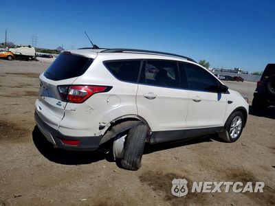 Trzecie zdjęcie samochodu z tyłu: 2018 FORD ESCAPE SE VIN:1FMCU0GD2JUC19140 - miniatura