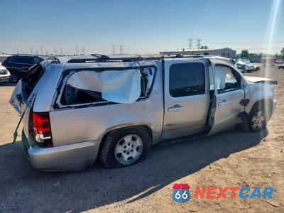 Trzecie zdjęcie samochodu z tyłu: 2013 CHEVROLET SUBURBAN K1500 LT VIN:1GNSKJE74DR231846 - miniatura