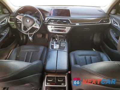 Zdjęcie 8 z 12 samochodu: 2018 BMW 740 I VIN:WBA7E2C5XJG742446 - miniatura