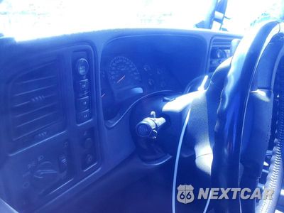 Zdjęcie 9 z 12 samochodu: 2004 GMC NEW SIERRA K1500 VIN:2GTEK13T441359731 - miniatura
