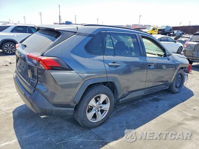 Trzecie zdjęcie samochodu z tyłu: 2020 TOYOTA RAV4 HYBRID XLE VIN:JTMRWRFV9LD063169 - miniatura