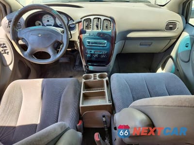 Zdjęcie 8 z 13 samochodu: 2001 CHRYSLER TOWN & COUNTRY LX VIN:2C4GP44371R280075 - miniatura