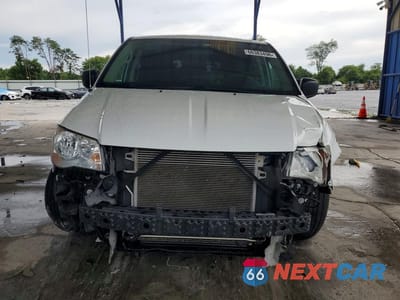 Piąte zdjęcie samochodu w środku: 2016 DODGE GRAND CARAVAN SE VIN:2C4RDGBG4GR191971 - miniatura