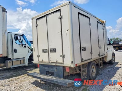 Trzecie zdjęcie samochodu z tyłu: 2017 CHEVROLET EXPRESS REFRIGERATED BOX TRUCK VIN:1GB0GRFF0H1336334 - miniatura