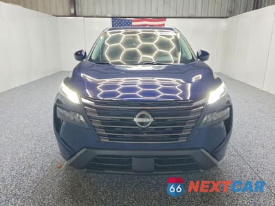 Piąte zdjęcie samochodu w środku: 2026 NISSAN ROGUE SV VIN:5N1BT3BB1TC752966 - miniatura