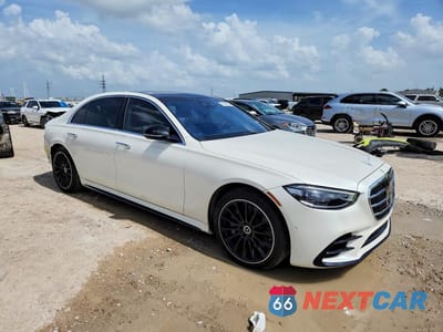 Czwarte zdjęcie samochodu z boku: 2022 MERCEDES-BENZ S 580 4MATIC VIN:W1K6G7GB1NA156478 - miniatura
