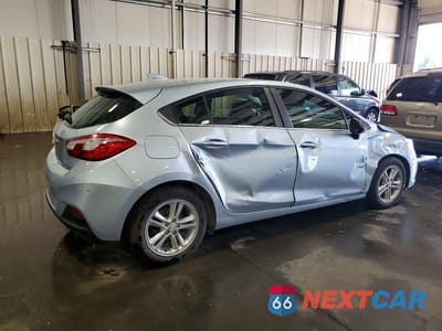 Trzecie zdjęcie samochodu z tyłu: 2017 CHEVROLET CRUZE LT VIN:3G1BE6SM6HS581448 - miniatura