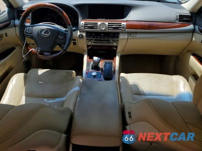 Zdjęcie 8 z 13 samochodu: 2016 LEXUS LS 460 VIN:JTHCL5EF2G5027520 - miniatura