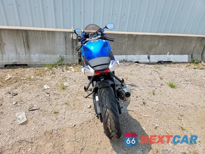 Czwarte zdjęcie samochodu z boku: 2025 SUZUKI GSX-R600 VIN:JS1GN7FA8S7101820 - miniatura