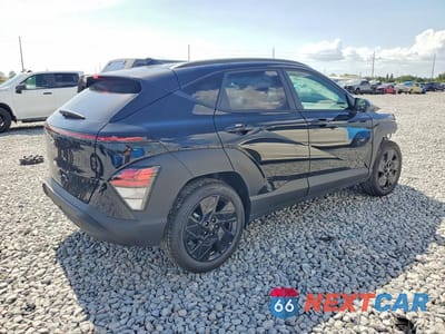 Trzecie zdjęcie samochodu z tyłu: 2026 HYUNDAI KONA SEL SPORT VIN:KM8HF3AB6TU477317 - miniatura