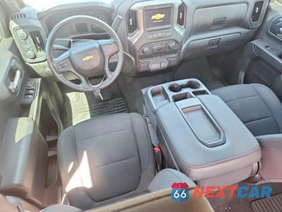 Zdjęcie 8 z 12 samochodu: 2021 CHEVROLET SILVERADO K1500 CUSTOM VIN:3GCPYBEH5MG176092 - miniatura