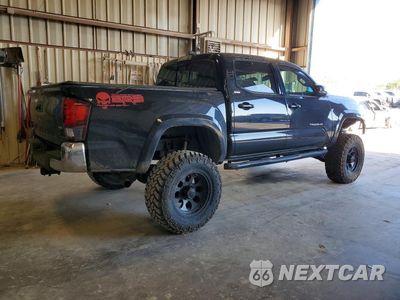 Trzecie zdjęcie samochodu z tyłu: 2019 TOYOTA TACOMA SR5 V6 VIN:3TMCZ5AN7KM253469 - miniatura