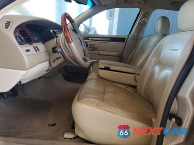 Zdjęcie 7 z 12 samochodu: 2010 LINCOLN TOWN CAR SIGNATURE LIMITED VIN:2LNBL8CV5AX618936 - miniatura