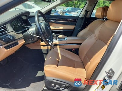 Zdjęcie 7 z 12 samochodu: 2013 BMW 740 LI VIN:WBAYE4C52DD137066 - miniatura