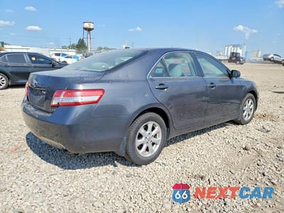 Trzecie zdjęcie samochodu z tyłu: 2011 TOYOTA CAMRY LE VIN:4T1BF3EK4BU203984 - miniatura